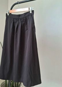 ZARA Elegant Black Midi Skirt