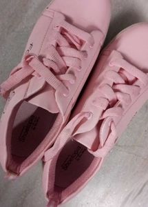 Women&#39;s Pink Shoes 🩷