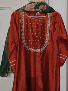 Varanga Embroidered Kurta Set
