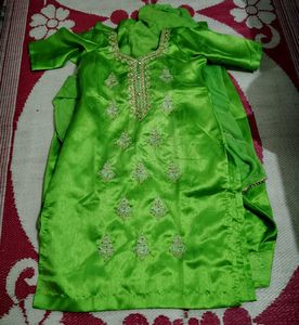 Very Attractive And Beautiful Embroidery Golden Wo
