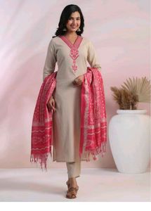 ​💖 Elegant Pink Ensemble: Embroidered Kurta with