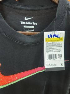 Nike Graphic Tee