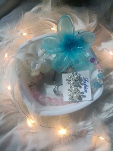 A Cute Hamper To Gift Your Favourite Person 🪐