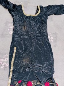 Suit with circle plazo