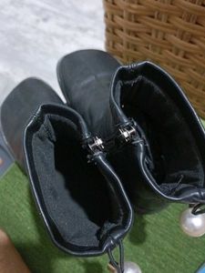 Black leather Ankle Boots