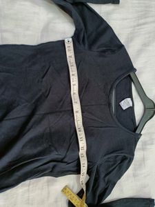 BLACK T SHIRT