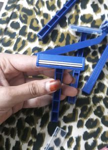 5 NEW RAZORS