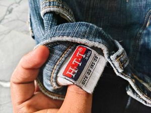 Vintage Denim Jeans and vans tshirt 👕
