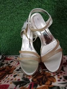 Women&#39;s Golden Block Heels