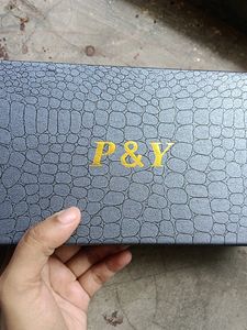 Crocodile Ki Khal se Bna Hua Bag h