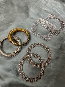 Janpath Find combo offer of three Junk bangle