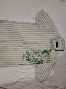 mai ek half tshirt bech raha hu