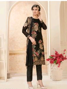 Elegant Purple Embroidered Pakistani Suit And Dupa