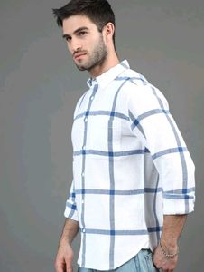 Casual white men&#39;s check shirt