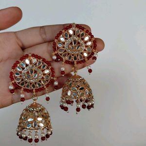 Red Jhumke With Maangtika