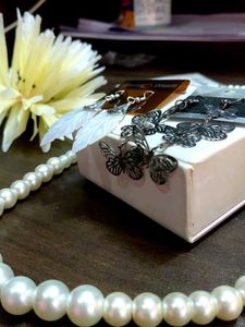 Pearl Necklace &amp; Earrings Set