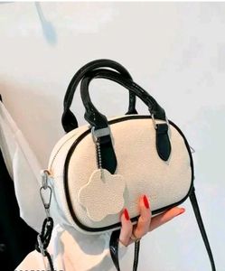 $$$tylish Cream & Black Bag (Clean&Classy)
