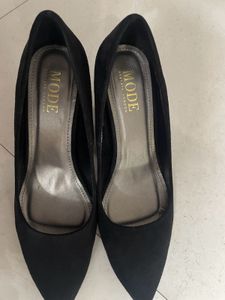 Black Pumps