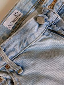 Ripped Jeans 🛍️👖