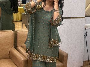 Elegant Green &amp; Gold Embellished Kurti Set