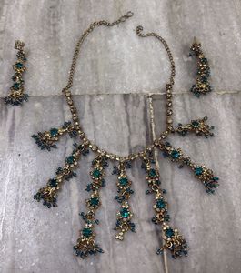 Pretty Neckpiece
