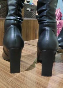 Chic Black Heeled Boots