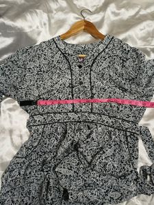 Women Printed Top With Pockets