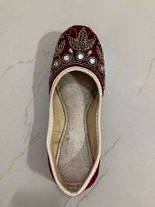 Velvet Styli Hand Embroidered Juttis