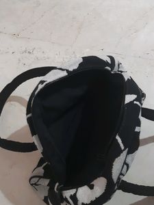Black &amp; White Rose Hand &amp; Side Bag