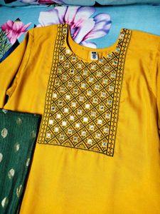 Beautiful Kurta Set On Sale!