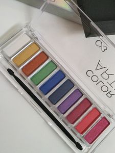 eyeshadow palette with 10 amazing shades