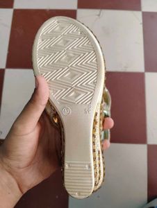 Goldy Collection Flats