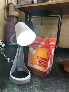 Halonix Magnus Desk Light