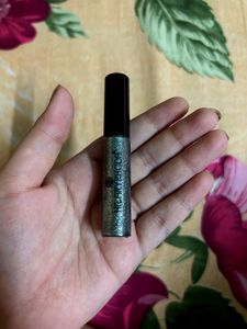 Hilary Rhoda Silver Glitter Eyeliner