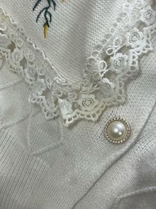 Floral Embroidered Collar Knit Cardigan
