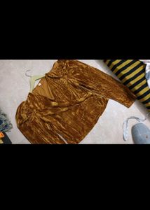 velvet design top more fluffy sleevs..