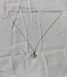 Vintage Shell Pearl Pendant Necklace