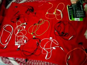 1o Headphones , One Conector.