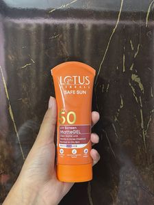 Lotus Herbals Safe Sun Matte Gel SPF 50