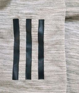 ADIDAS - UNISEX T-SHIRT. no Flaws.
