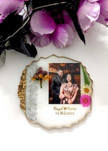 6" Resin Frame With Wooden Stand