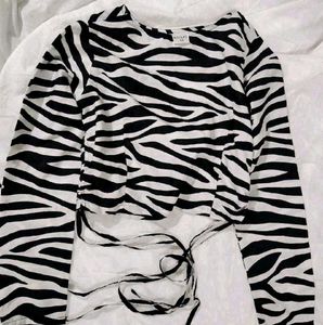 Zebra Print Fashionable Top🖤🤍