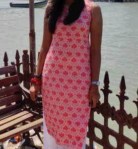 Women Pink Sleeveless Kurti