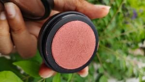 coloressence highlighter+ blush