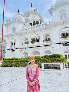 Elegant Pink Embroidered Kurta