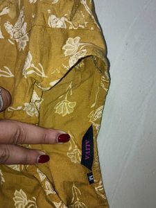 Short kurti, very cute and good in condition.