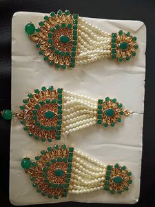 Green Colour Earrings Set With Mangtika