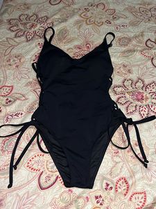 Pretty Bodysuit With Side Design