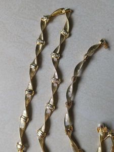 Vintage Gold-Tone Necklace &amp; Earring Set