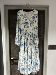White And blue Floral Pleated Dress With Belt